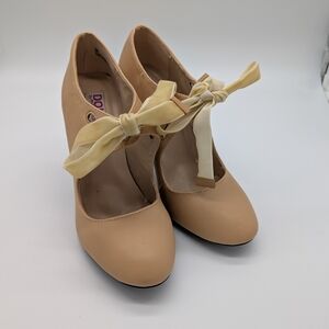 Elegant Tan Women's Shoes with Bow Detail
